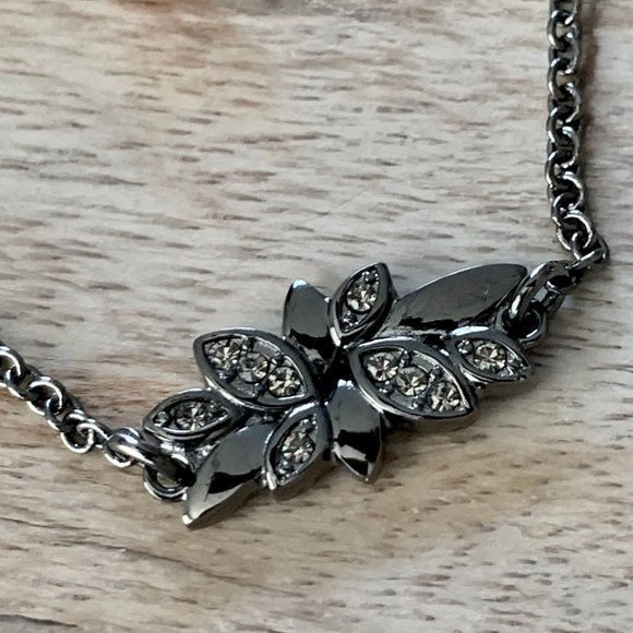 Dyrberg/Kern Ubonia Swarovski crystal flower necklace - Picture 3 of 5